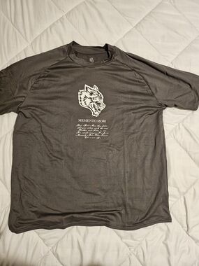 Darc Sport Dry Wolf Charcoal Short-Sleeve Tee with Wolf Graphic